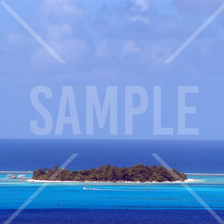 サイパン マニャガハ島と青い海