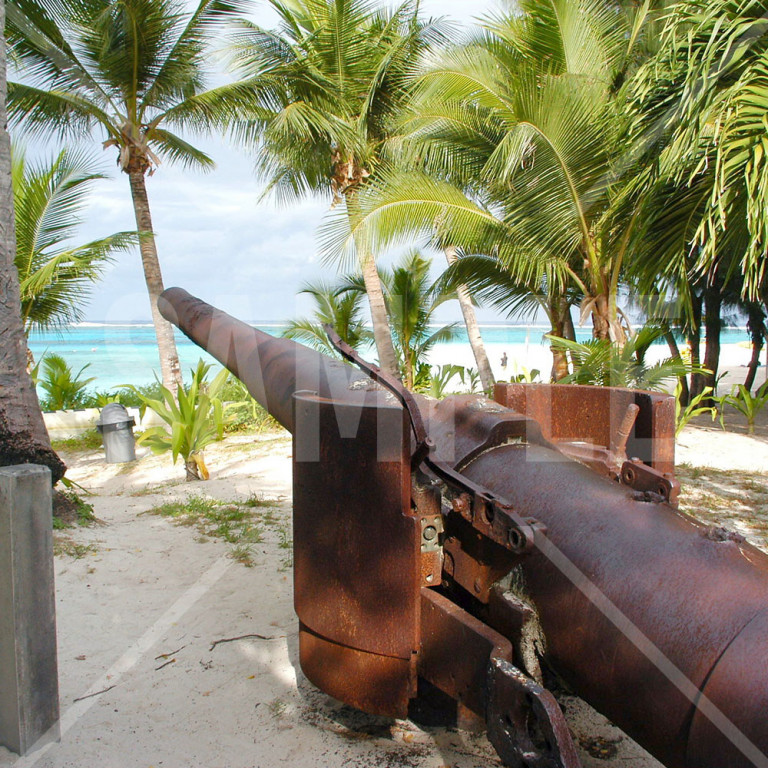 サイパン 海と砂浜 大砲 歴史を伝える戦争の遺産