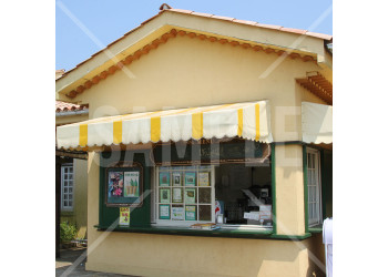 神奈川県 三浦半島 夏 ソレイユの丘 園内ソフトクリームショップ