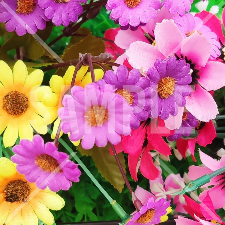 いろいろな色の造花
