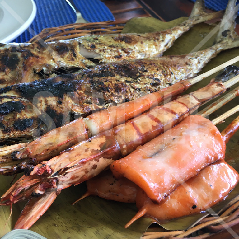 フィリピン セブ島 フィリピン料理 海老と魚の焼き物料理