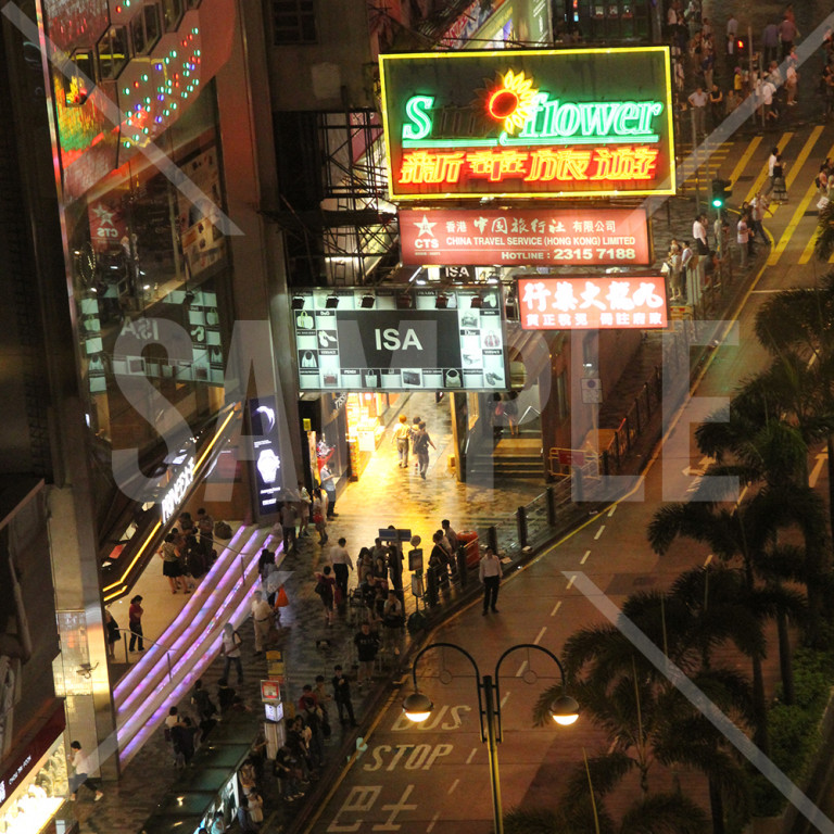 香港の夜景 ホテルから見たカラフルな香港の夜景